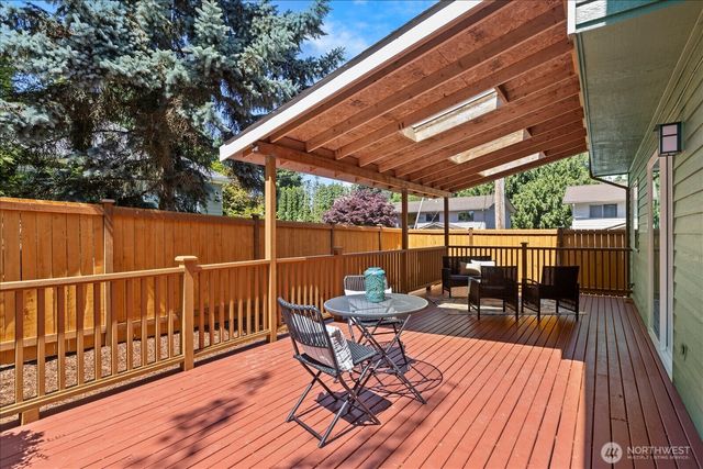 1828 NE Serpentine Place, Shoreline, WA 98155