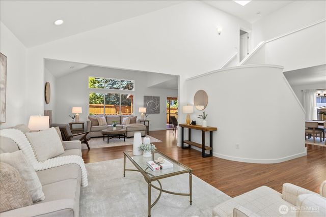 1828 NE Serpentine Place, Shoreline, WA 98155