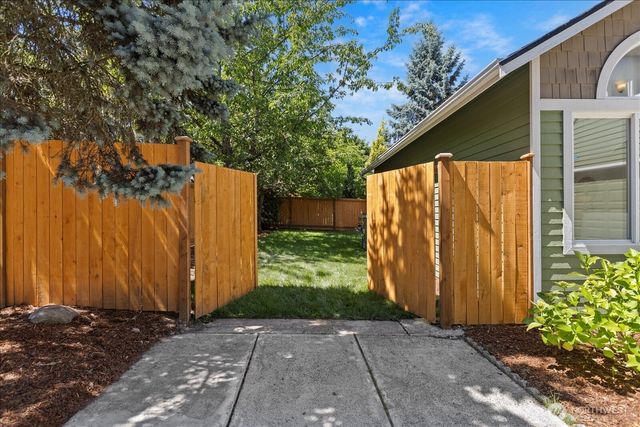 1828 NE Serpentine Place, Shoreline, WA 98155