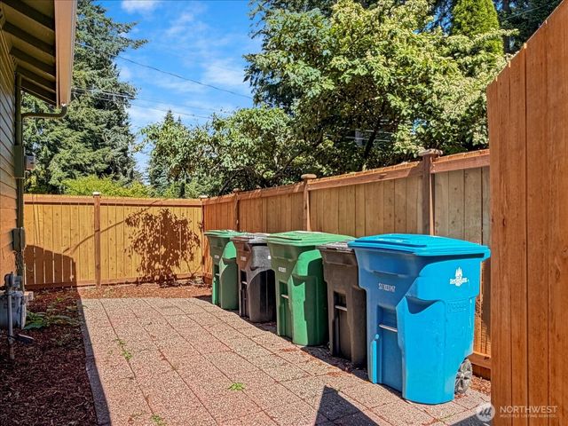 1828 NE Serpentine Place, Shoreline, WA 98155