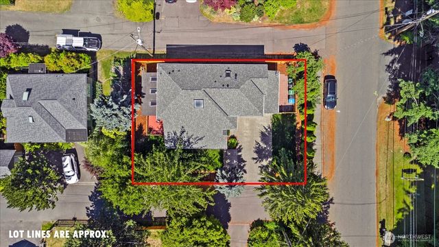 1828 NE Serpentine Place, Shoreline, WA 98155
