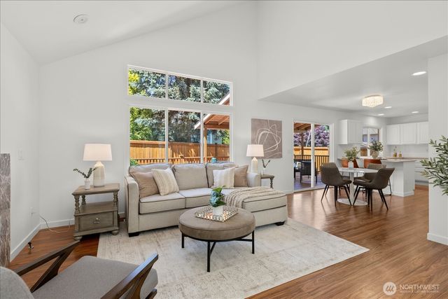 1828 NE Serpentine Place, Shoreline, WA 98155