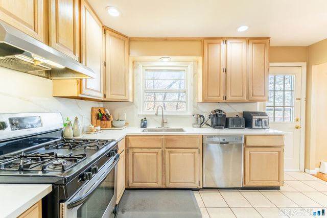 6 Maple Circle, Monroe, CT 06468