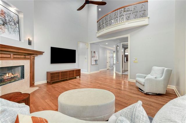 5404 W 124th Terrace, Leawood, KS 66209