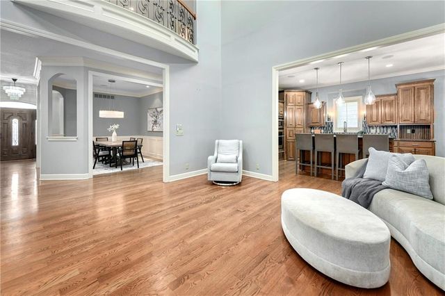5404 W 124th Terrace, Leawood, KS 66209