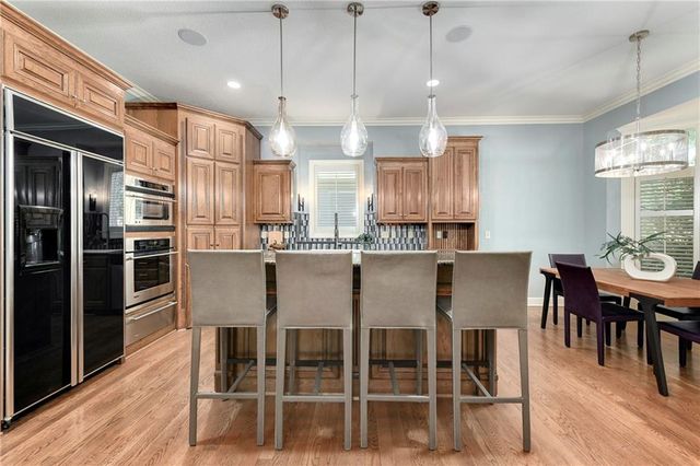 5404 W 124th Terrace, Leawood, KS 66209