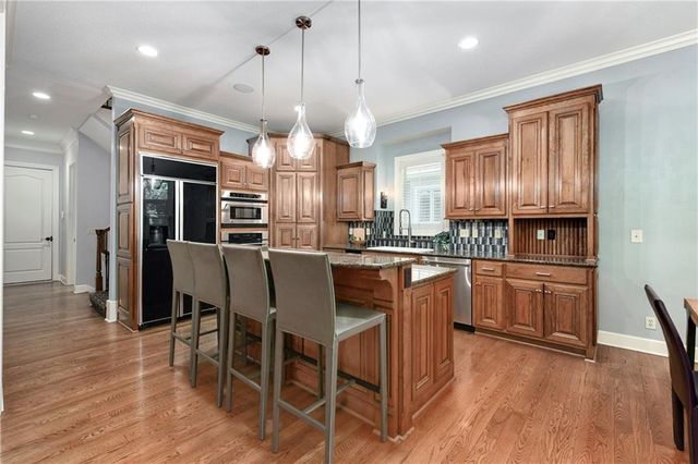 5404 W 124th Terrace, Leawood, KS 66209