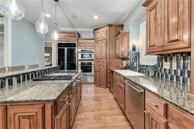 5404 W 124th Terrace, Leawood, KS 66209