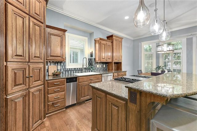 5404 W 124th Terrace, Leawood, KS 66209