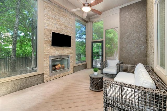 5404 W 124th Terrace, Leawood, KS 66209
