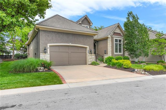 5404 W 124th Terrace, Leawood, KS 66209