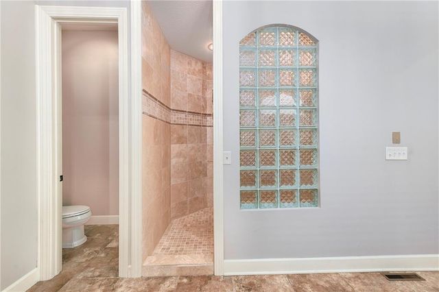5404 W 124th Terrace, Leawood, KS 66209