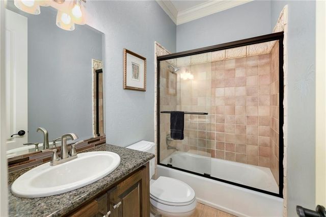 5404 W 124th Terrace, Leawood, KS 66209