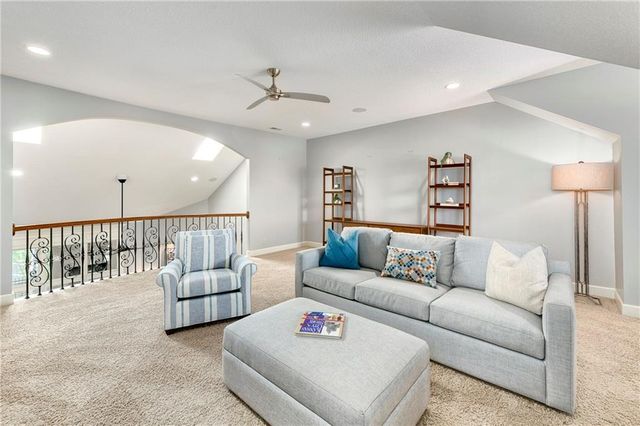 5404 W 124th Terrace, Leawood, KS 66209