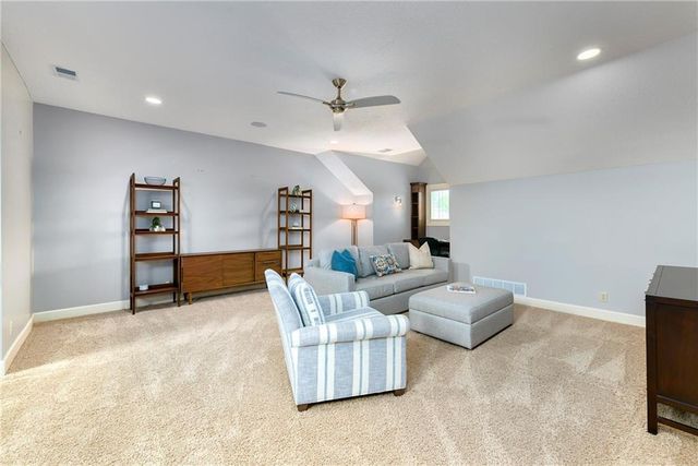 5404 W 124th Terrace, Leawood, KS 66209
