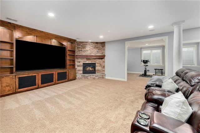 5404 W 124th Terrace, Leawood, KS 66209