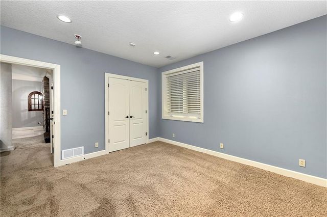 5404 W 124th Terrace, Leawood, KS 66209