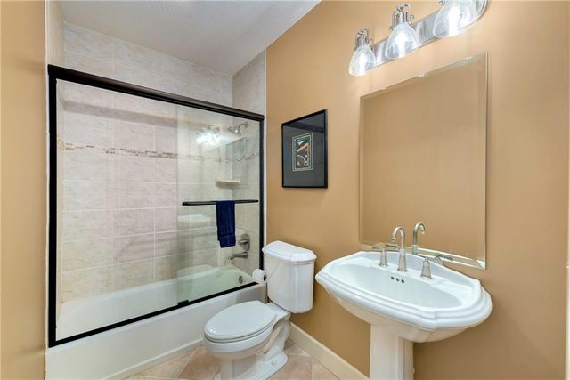 5404 W 124th Terrace, Leawood, KS 66209
