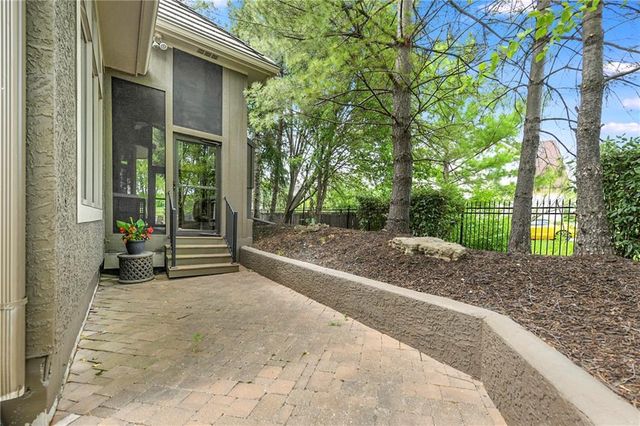 5404 W 124th Terrace, Leawood, KS 66209