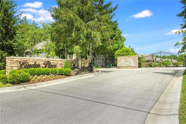 5404 W 124th Terrace, Leawood, KS 66209
