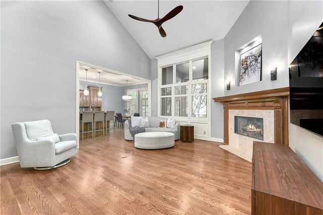 5404 W 124th Terrace, Leawood, KS 66209