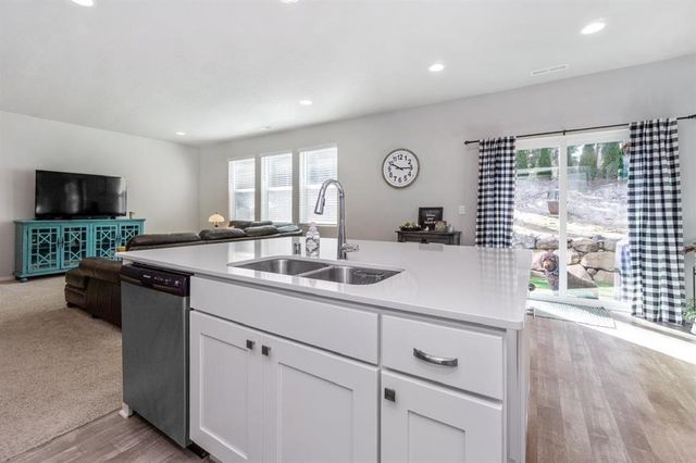 910 E Paske Rd, Colbert, WA 99005