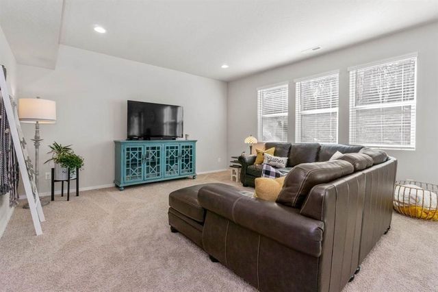 910 E Paske Rd, Colbert, WA 99005