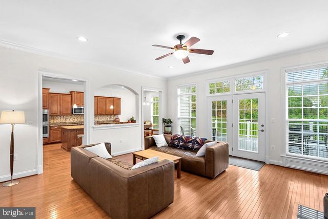 35124 GREYFRIAR DR, Round Hill, VA 20141