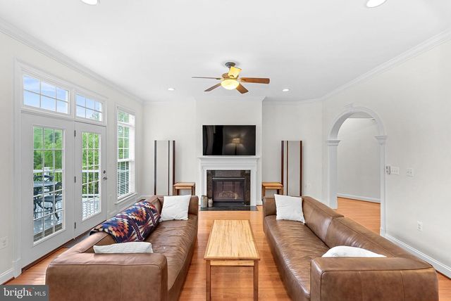 35124 GREYFRIAR DR, Round Hill, VA 20141