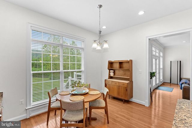 35124 GREYFRIAR DR, Round Hill, VA 20141