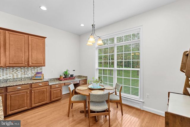 35124 GREYFRIAR DR, Round Hill, VA 20141