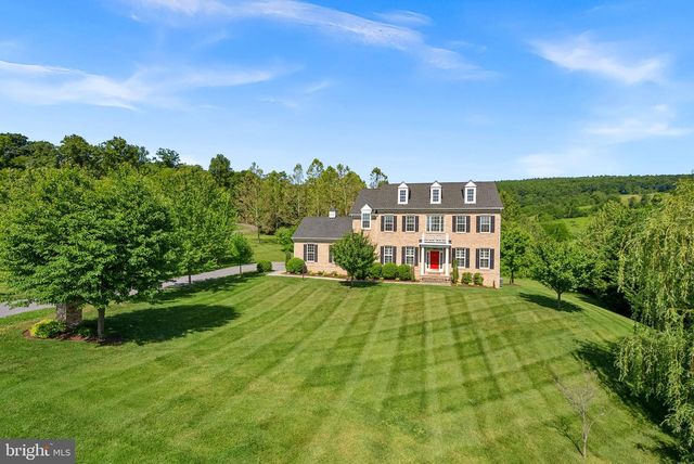 35124 GREYFRIAR DR, Round Hill, VA 20141