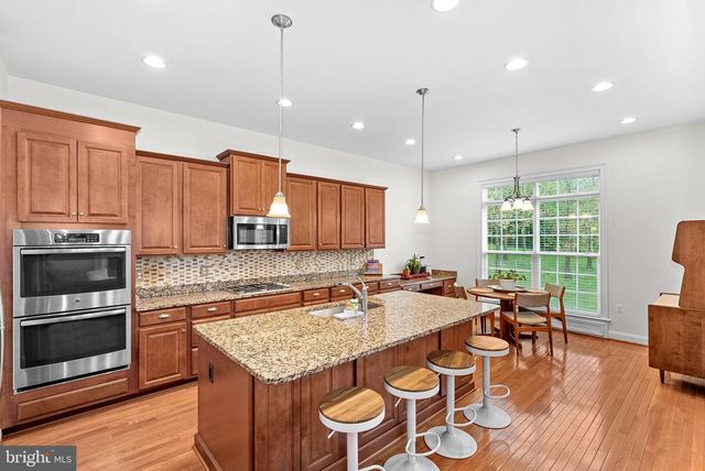 35124 GREYFRIAR DR, Round Hill, VA 20141