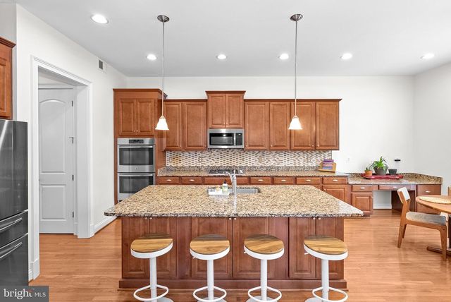 35124 GREYFRIAR DR, Round Hill, VA 20141
