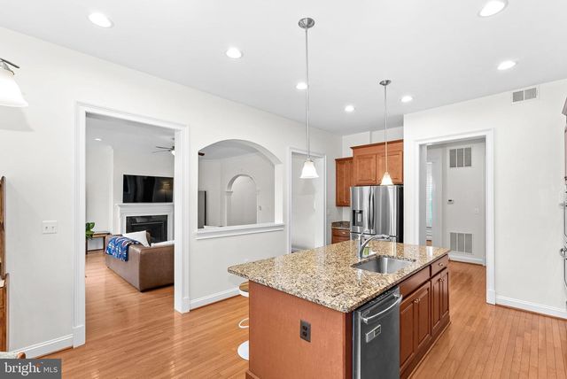 35124 GREYFRIAR DR, Round Hill, VA 20141