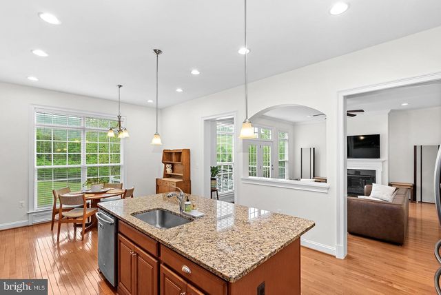 35124 GREYFRIAR DR, Round Hill, VA 20141