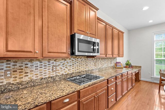 35124 GREYFRIAR DR, Round Hill, VA 20141
