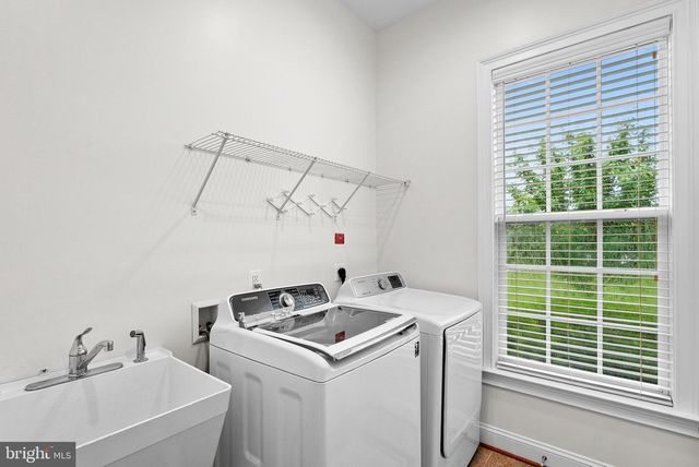 35124 GREYFRIAR DR, Round Hill, VA 20141