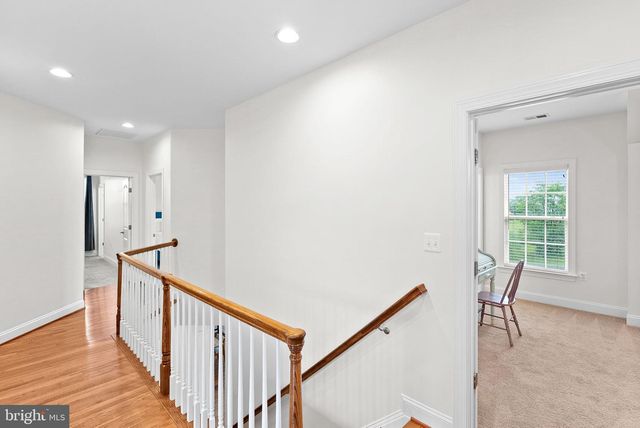 35124 GREYFRIAR DR, Round Hill, VA 20141