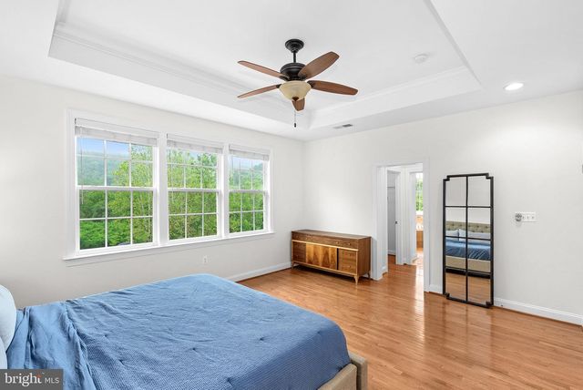 35124 GREYFRIAR DR, Round Hill, VA 20141