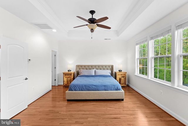35124 GREYFRIAR DR, Round Hill, VA 20141