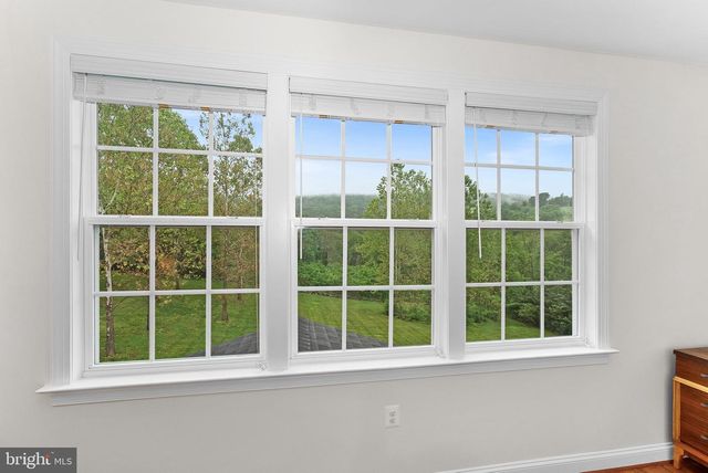 35124 GREYFRIAR DR, Round Hill, VA 20141