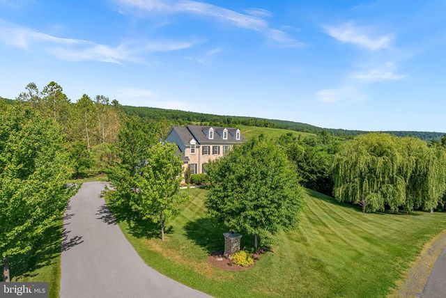 35124 GREYFRIAR DR, Round Hill, VA 20141
