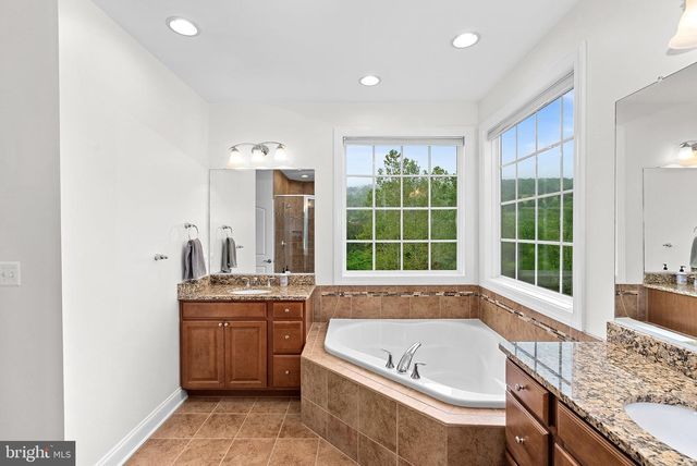 35124 GREYFRIAR DR, Round Hill, VA 20141