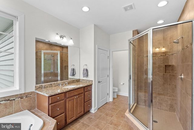 35124 GREYFRIAR DR, Round Hill, VA 20141