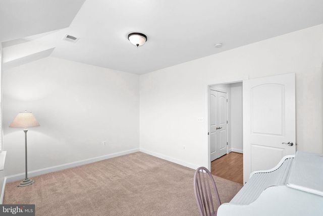 35124 GREYFRIAR DR, Round Hill, VA 20141