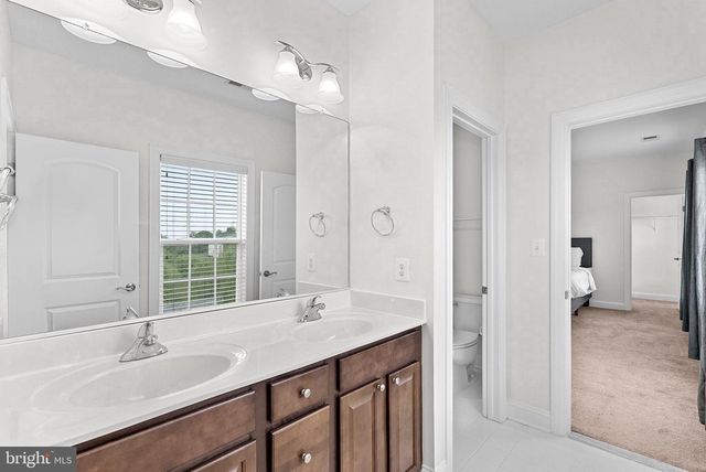 35124 GREYFRIAR DR, Round Hill, VA 20141