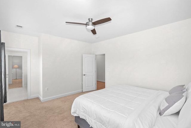 35124 GREYFRIAR DR, Round Hill, VA 20141