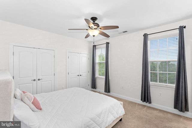35124 GREYFRIAR DR, Round Hill, VA 20141
