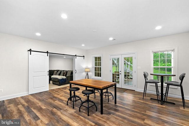 35124 GREYFRIAR DR, Round Hill, VA 20141